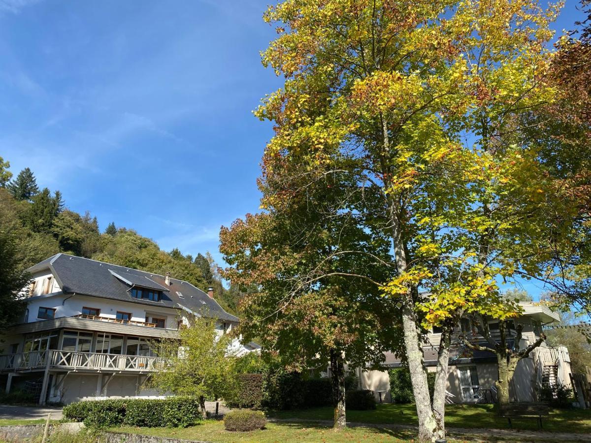 Les Lodges Du Lac Saint-Alban-de-Montbel Екстер'єр фото