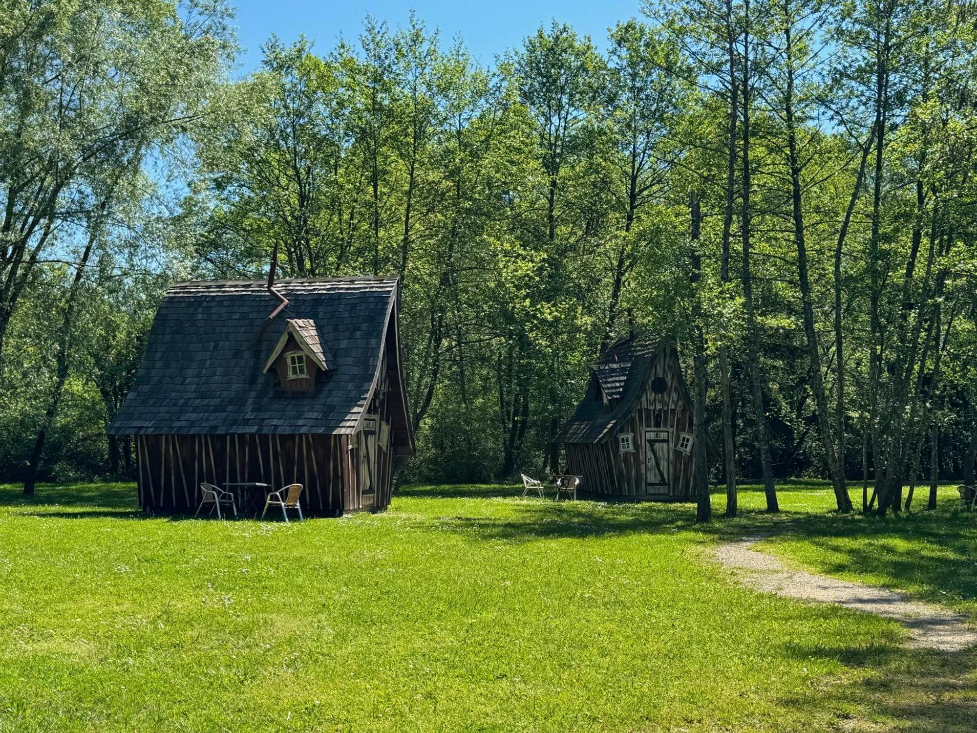 Les Lodges Du Lac Saint-Alban-de-Montbel Екстер'єр фото