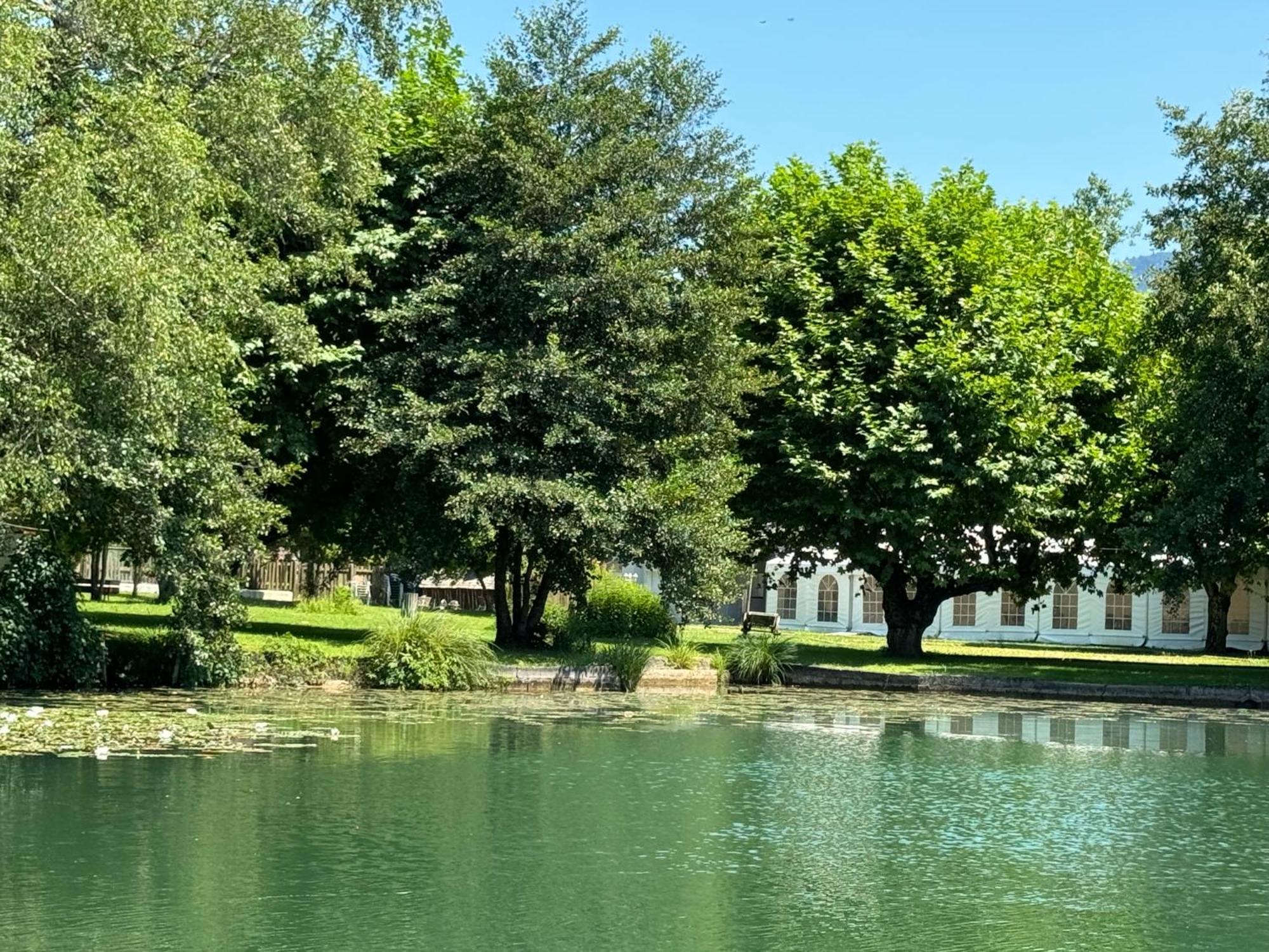 Les Lodges Du Lac Saint-Alban-de-Montbel Екстер'єр фото