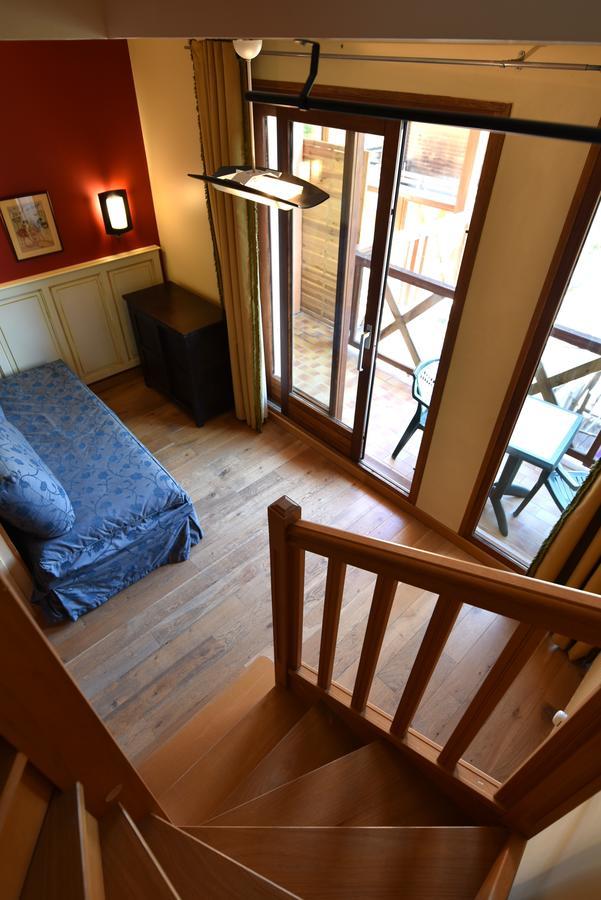 Les Lodges Du Lac Saint-Alban-de-Montbel Номер фото