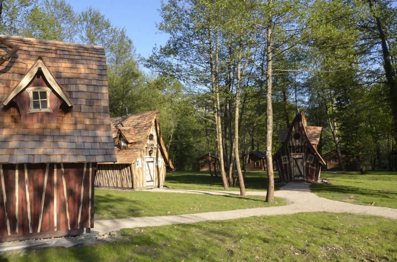 Les Lodges Du Lac Saint-Alban-de-Montbel Екстер'єр фото