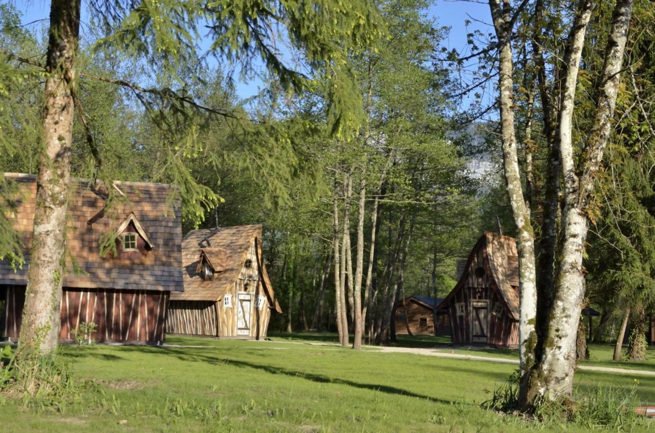 Les Lodges Du Lac Saint-Alban-de-Montbel Екстер'єр фото