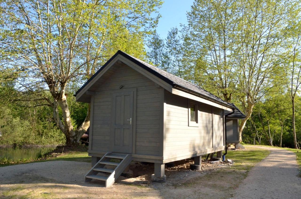 Les Lodges Du Lac Saint-Alban-de-Montbel Екстер'єр фото