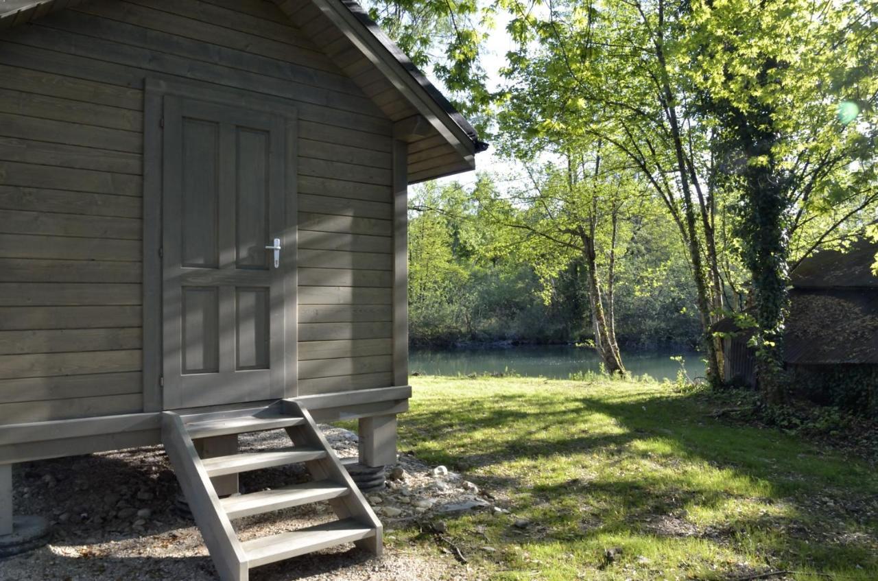Les Lodges Du Lac Saint-Alban-de-Montbel Екстер'єр фото