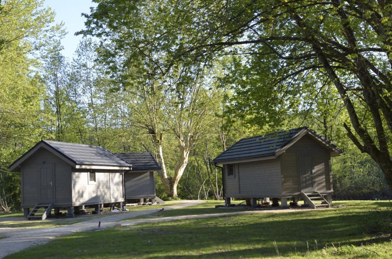 Les Lodges Du Lac Saint-Alban-de-Montbel Екстер'єр фото