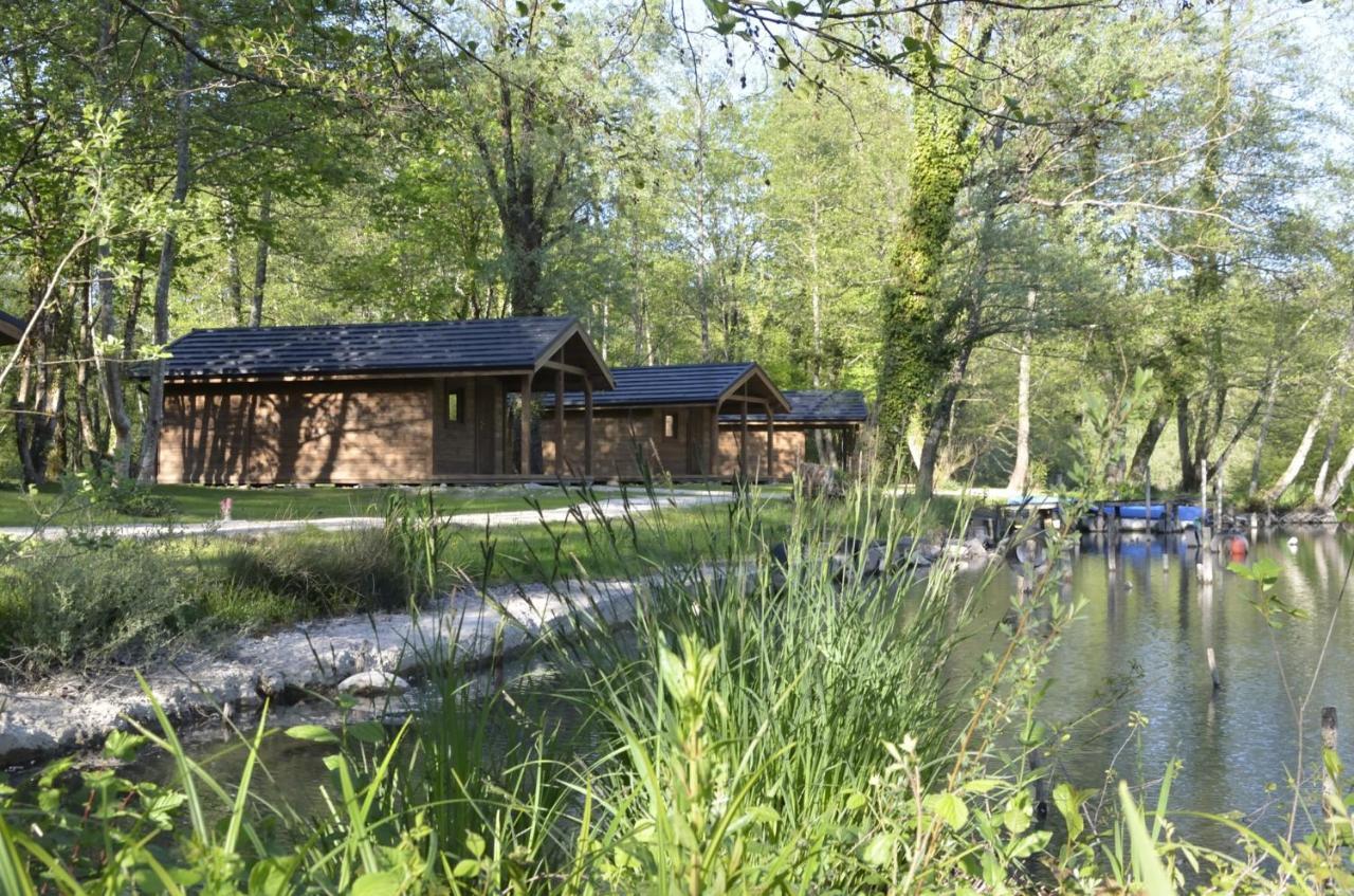 Les Lodges Du Lac Saint-Alban-de-Montbel Екстер'єр фото