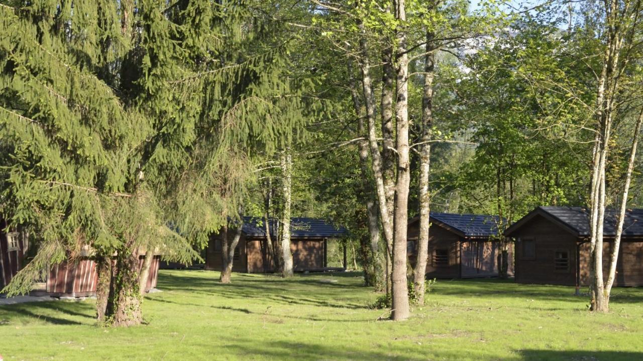 Les Lodges Du Lac Saint-Alban-de-Montbel Екстер'єр фото