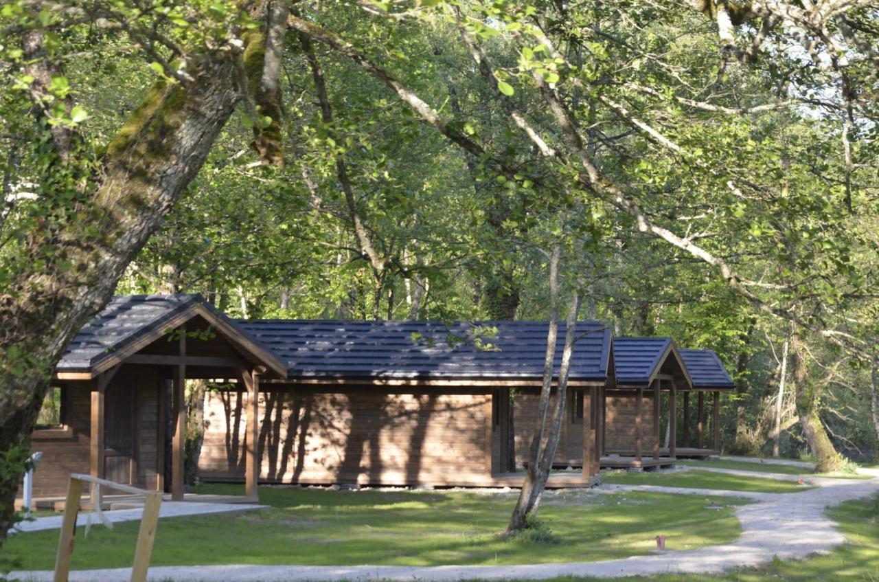 Les Lodges Du Lac Saint-Alban-de-Montbel Екстер'єр фото