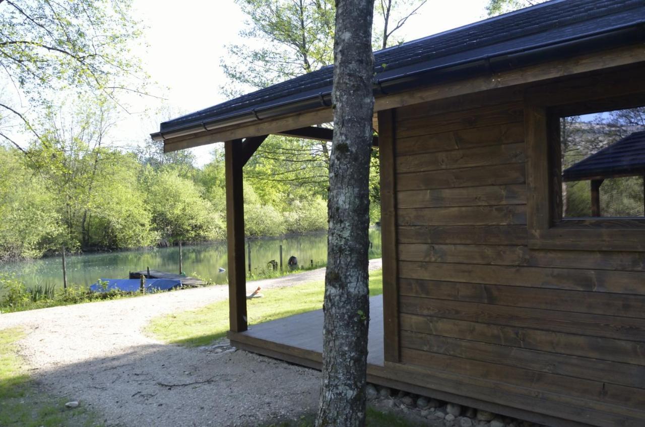 Les Lodges Du Lac Saint-Alban-de-Montbel Екстер'єр фото